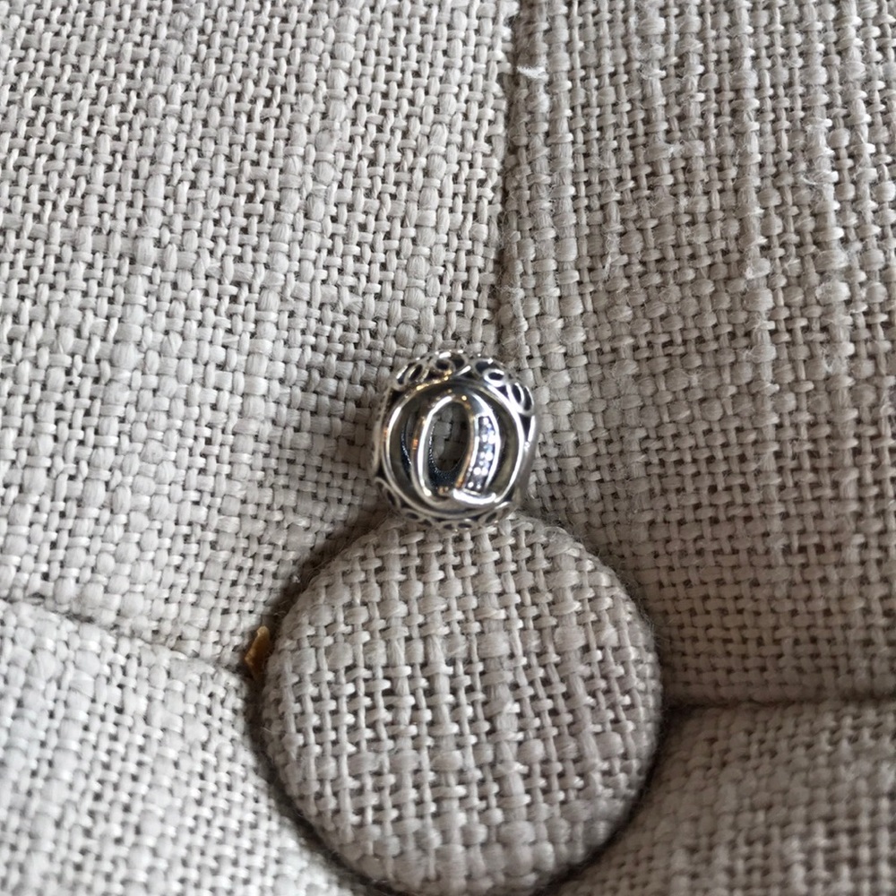 Pandora Letter Q
